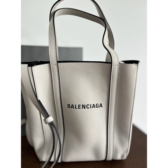 BALENCIAGA Everyday XXS Tote bag - Picture 2 of 16